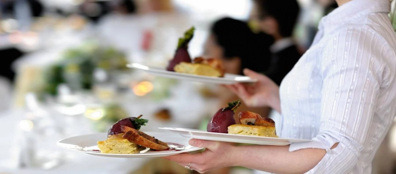 Τα 10 ενοχλητικά πράγματα που κάνουμε λάθος στα εστιατόρια και δεν τα καταλαβαίνουμε